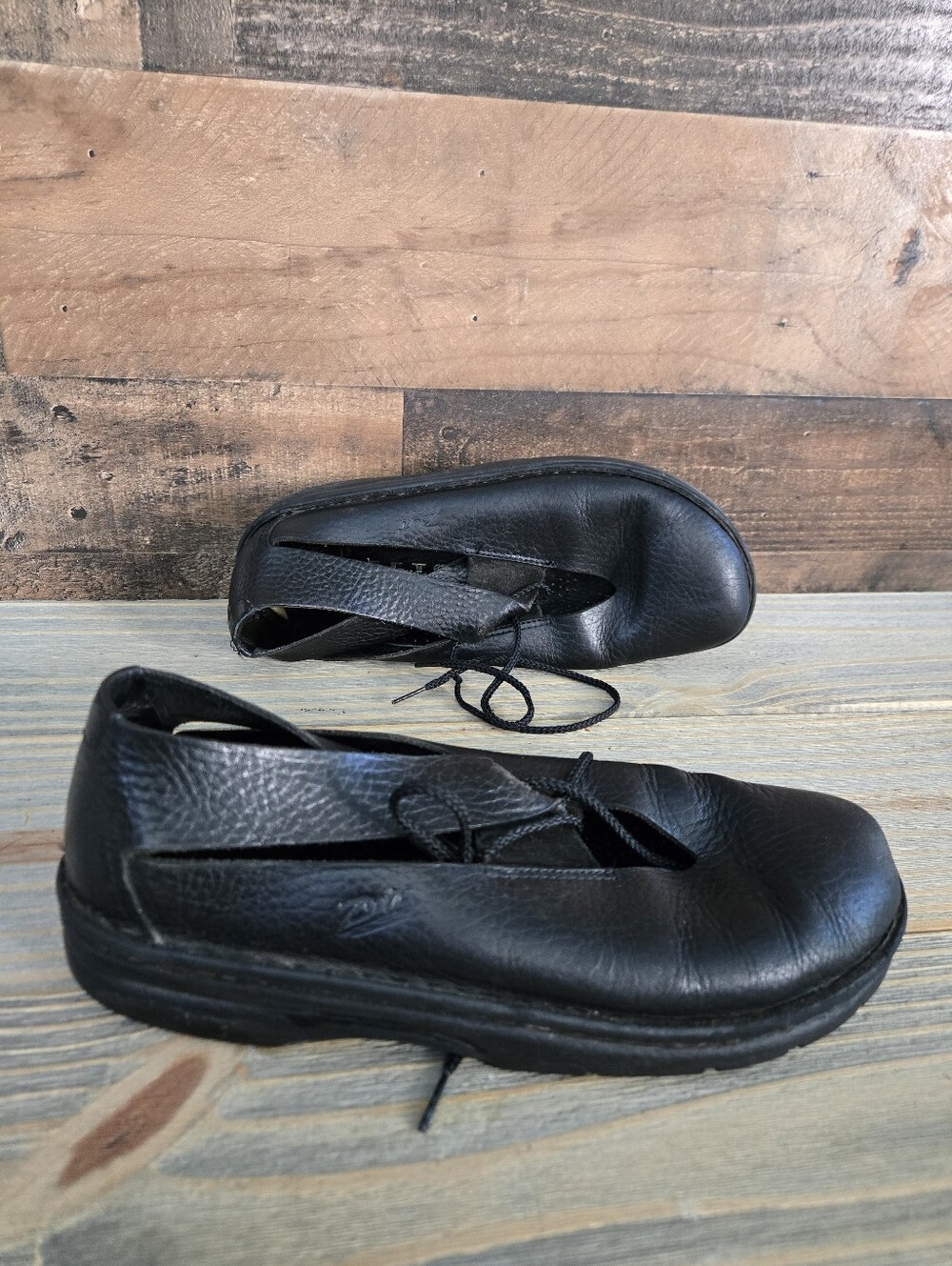 Zeeta Black Size Euro 42 USA 11 T Strap Shoe 1 In Heel